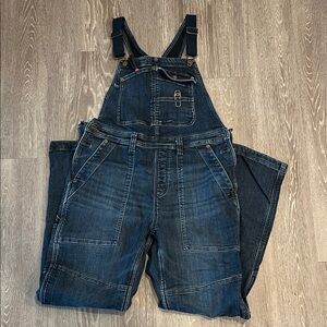 Duluth Trading Co Dark Blue Denim Overalls
Women’s insulated bib overalls  
⭐️sf